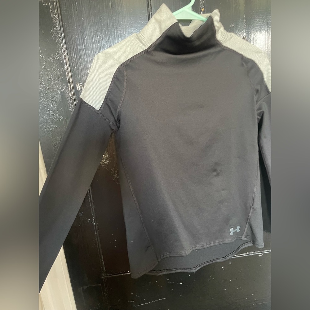 Under armor tight knit cold gear shirt